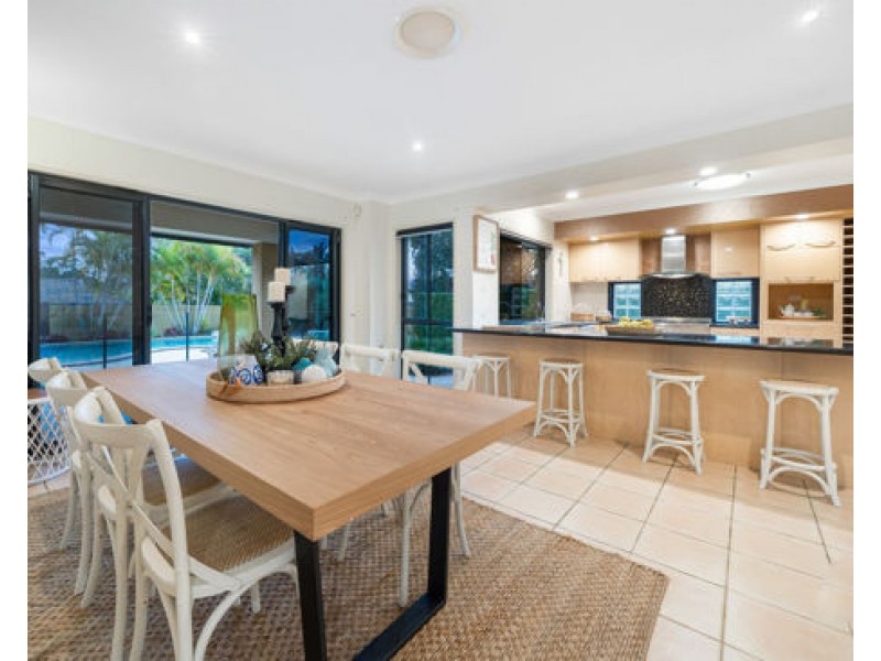 8 Fitzalan Circuit, Arundel QLD 4214