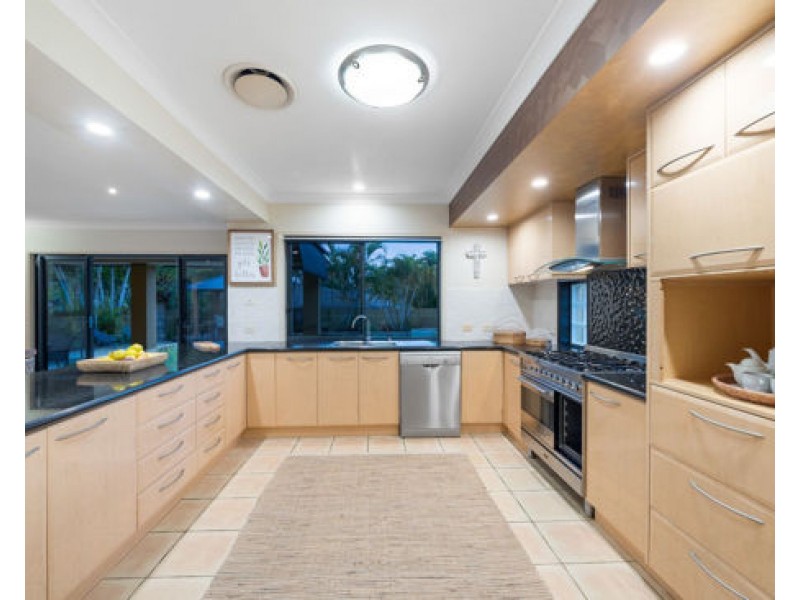 8 Fitzalan Circuit, Arundel QLD 4214