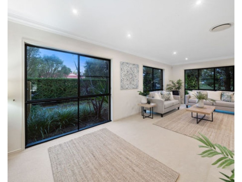 8 Fitzalan Circuit, Arundel QLD 4214