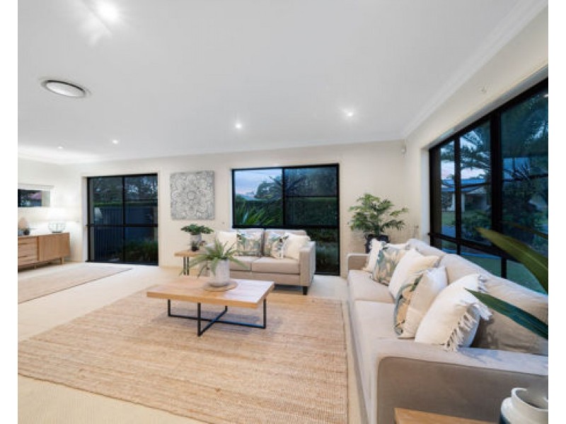 8 Fitzalan Circuit, Arundel QLD 4214