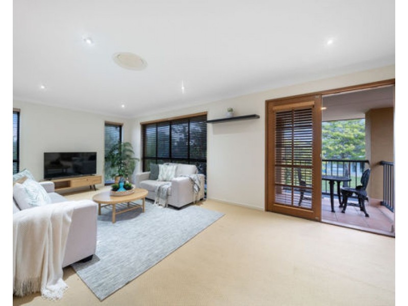 8 Fitzalan Circuit, Arundel QLD 4214