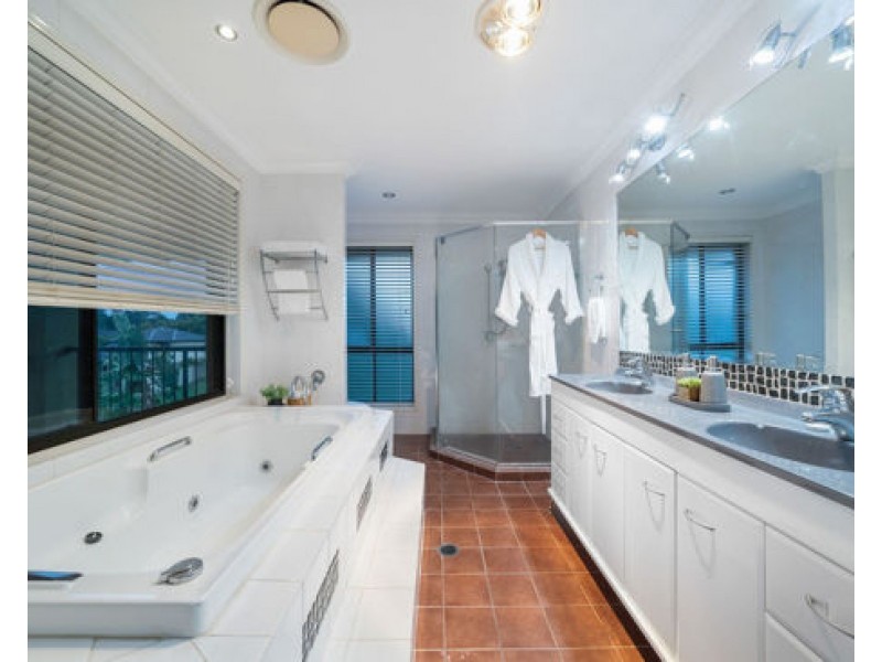 8 Fitzalan Circuit, Arundel QLD 4214