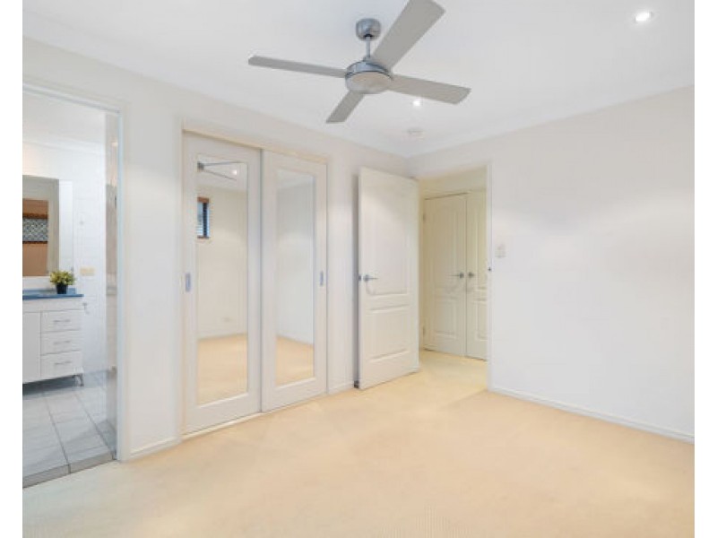 8 Fitzalan Circuit, Arundel QLD 4214