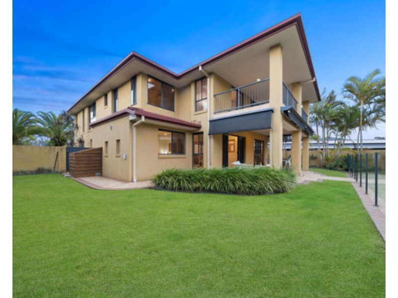 8 Fitzalan Circuit, Arundel QLD 4214