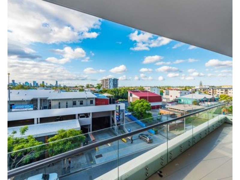 30303/300 Old Cleveland Road, Coorparoo QLD 4151