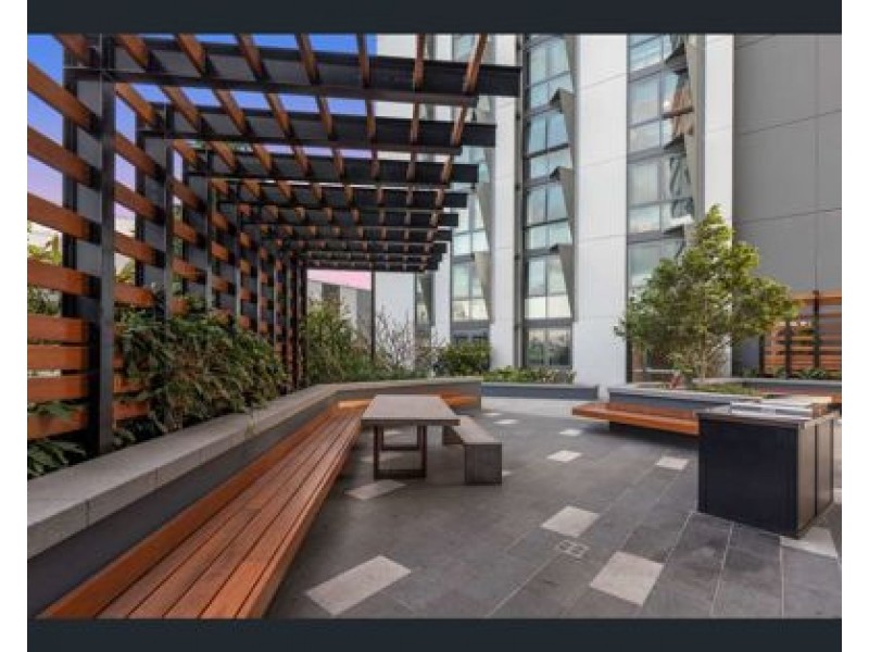 30303/300 Old Cleveland Road, Coorparoo QLD 4151