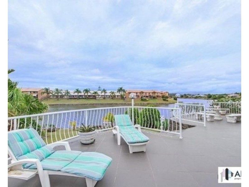 4 seafoam close, Varsity Lakes QLD 4227