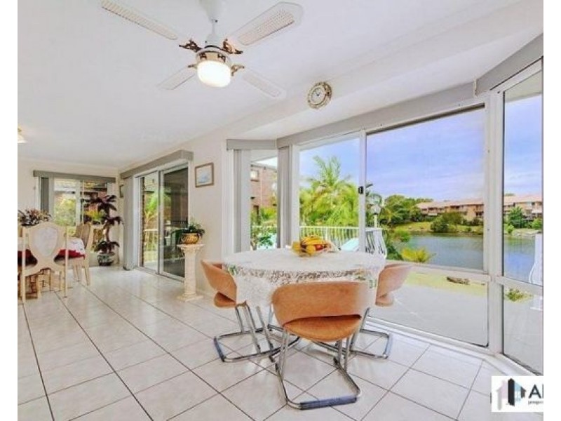 4 seafoam close, Varsity Lakes QLD 4227