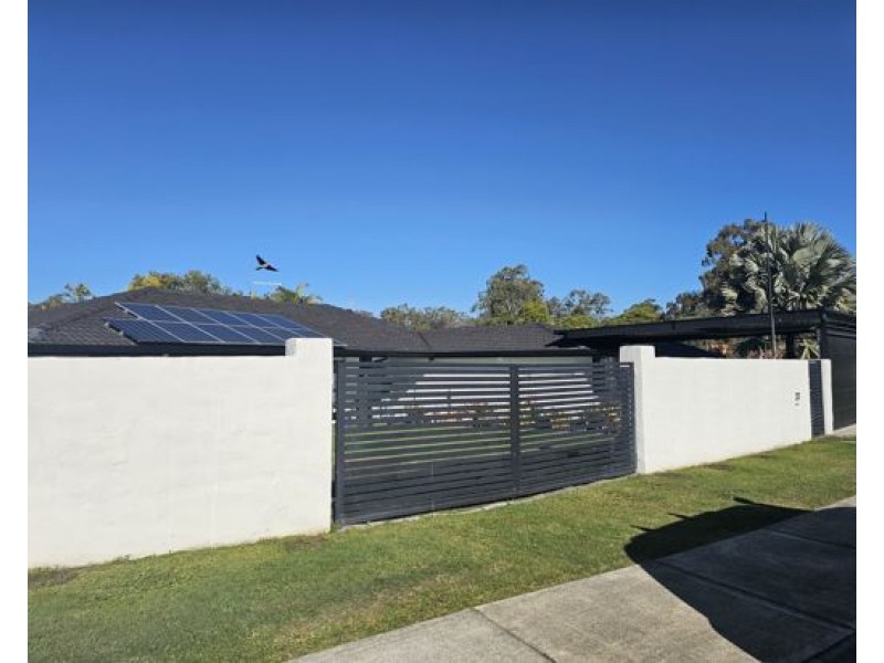23 Parkes Drive, Helensvale QLD 4212