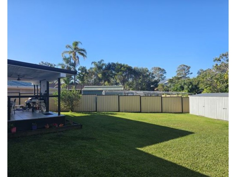 23 Parkes Drive, Helensvale QLD 4212