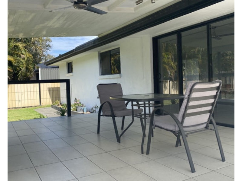 23 Parkes Drive, Helensvale QLD 4212