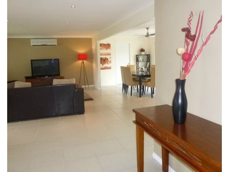 23 Parkes Drive, Helensvale QLD 4212