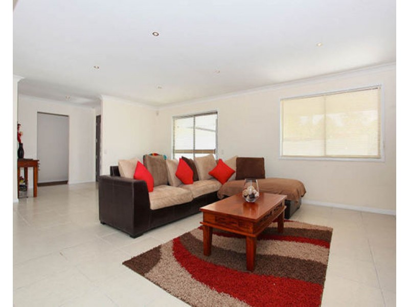 23 Parkes Drive, Helensvale QLD 4212