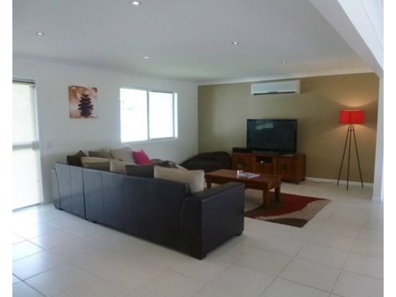 23 Parkes Drive, Helensvale QLD 4212