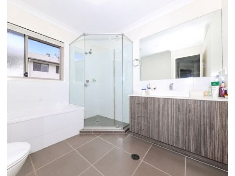 54 20 Kianawah Road South, Manly West QLD 4179