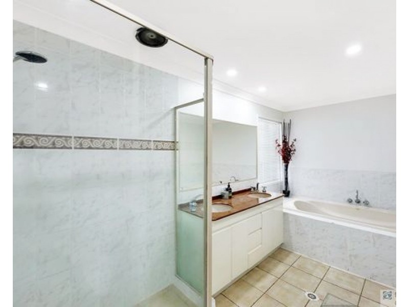 115 Port Jackson Blvd, Clear Island Waters QLD 4226