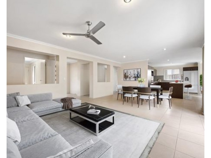 44 ROBERTS DRIVE, Maudsland QLD 4210