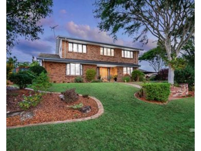 1 brodick street, Carindale QLD 4152