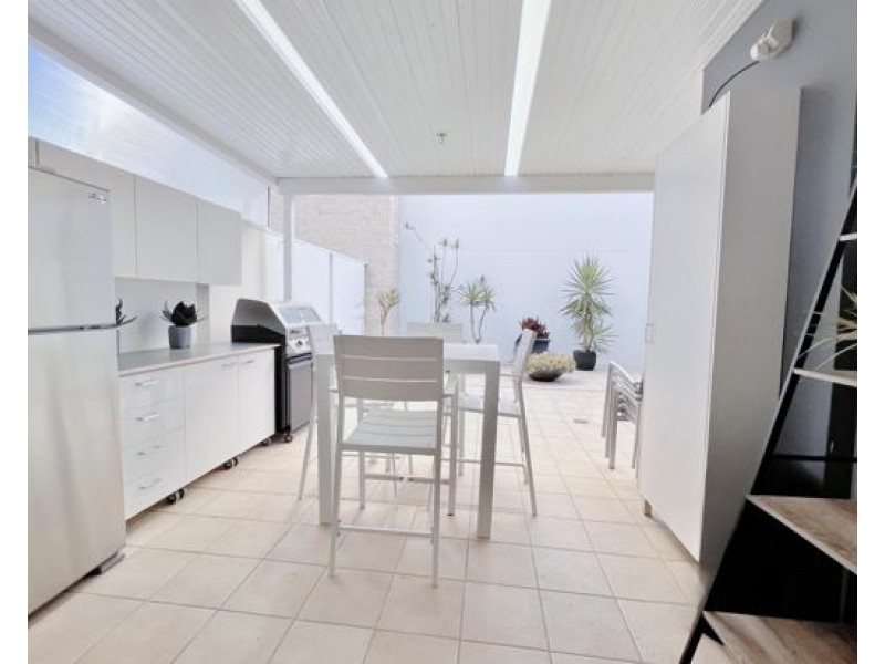 Unit 7/13-23 Bright Avenue, Labrador QLD 4215