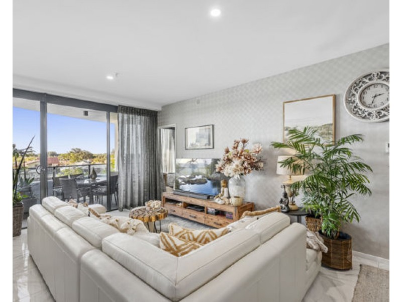 4201/5 Harbour Side Court, Biggera Waters QLD 4216