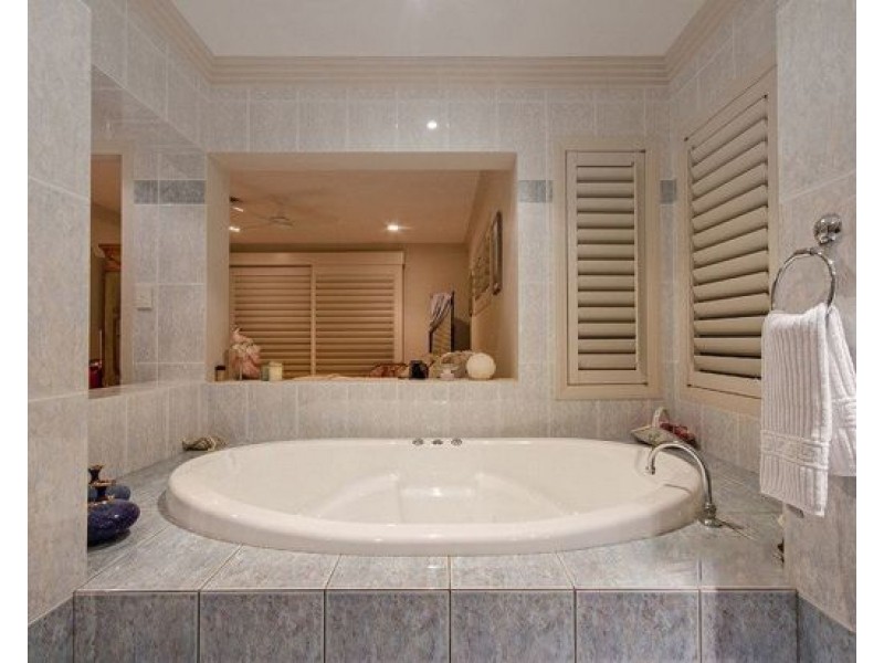 11 clear water bay avenue, Clear Island Waters QLD 4226
