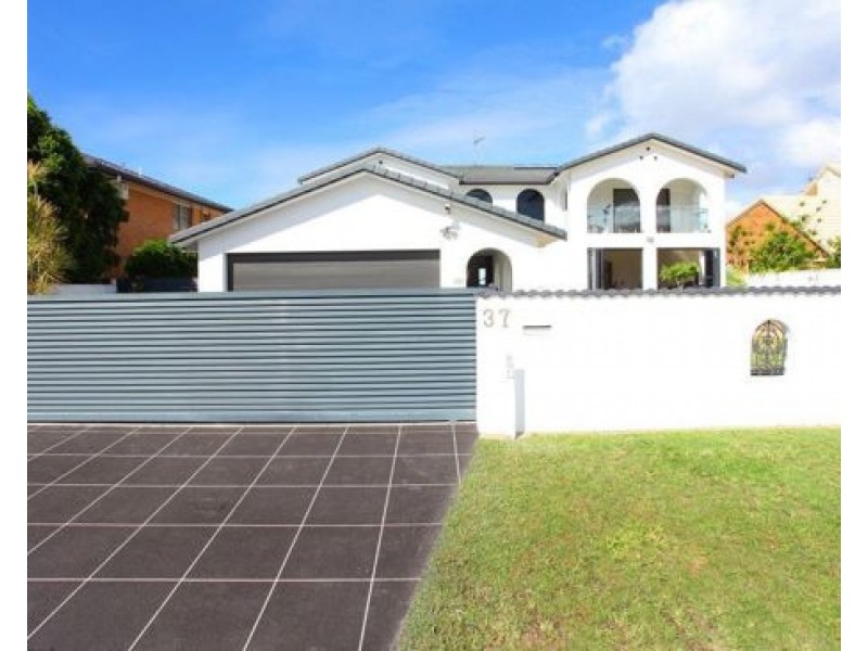 37 Volante Crescent, Mermaid Waters QLD 4218