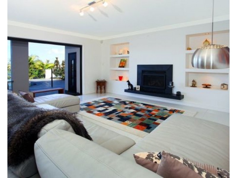 37 Volante Crescent, Mermaid Waters QLD 4218