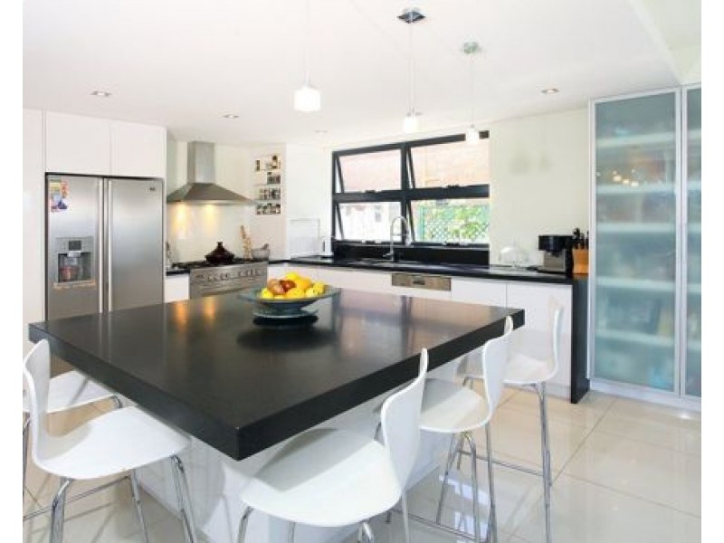 37 Volante Crescent, Mermaid Waters QLD 4218