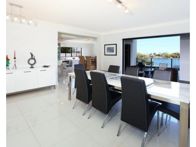 37 Volante Crescent, Mermaid Waters QLD 4218