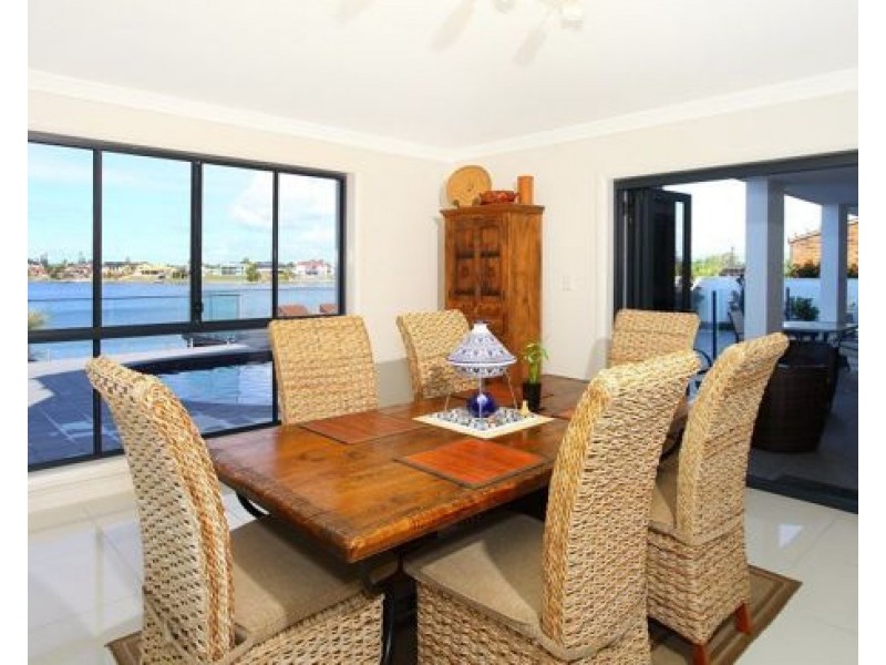 37 Volante Crescent, Mermaid Waters QLD 4218