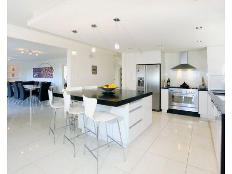 37 Volante Crescent, Mermaid Waters QLD 4218