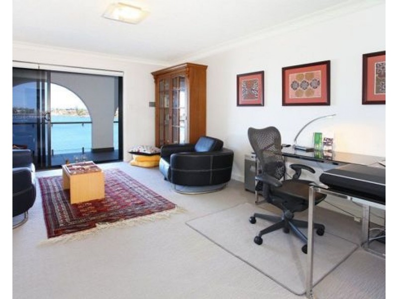 37 Volante Crescent, Mermaid Waters QLD 4218