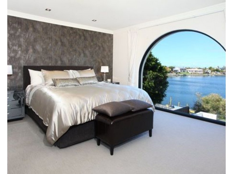 37 Volante Crescent, Mermaid Waters QLD 4218