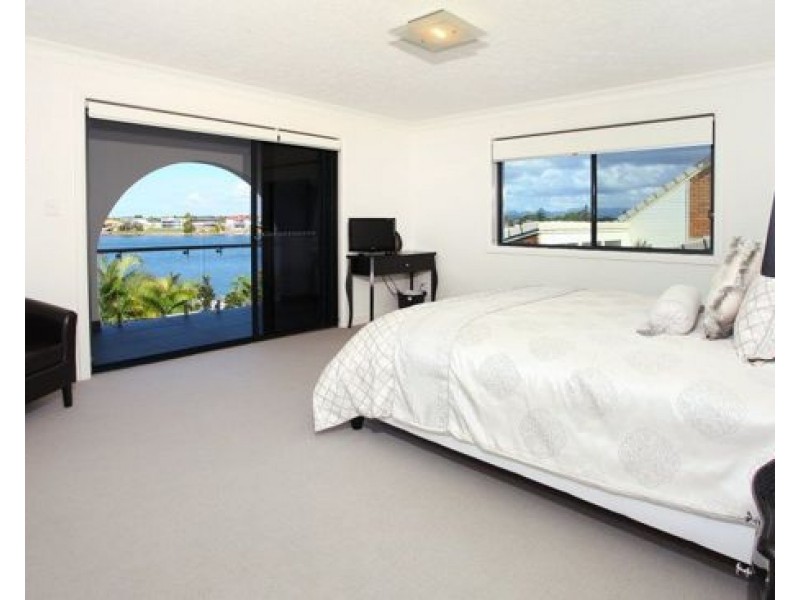 37 Volante Crescent, Mermaid Waters QLD 4218