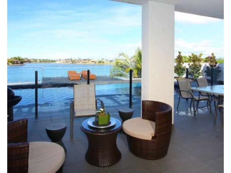 37 Volante Crescent, Mermaid Waters QLD 4218