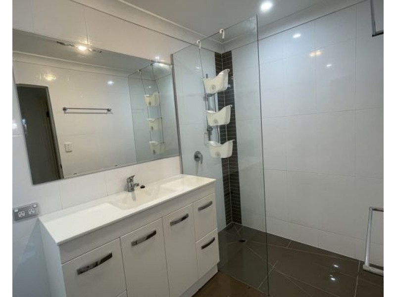 Unit 12, 74 Plaza St, Wynnum West QLD 4178