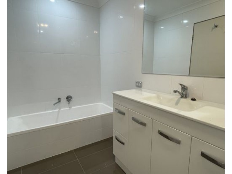 Unit 12, 74 Plaza St, Wynnum West QLD 4178