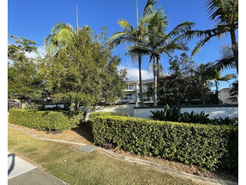 16 Sykes Court, Southport QLD 4215