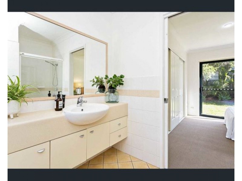 6 Nardoo Street, Robina QLD 4226