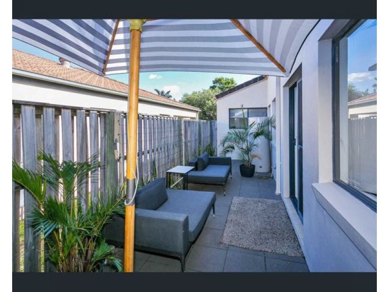 6 Nardoo Street, Robina QLD 4226