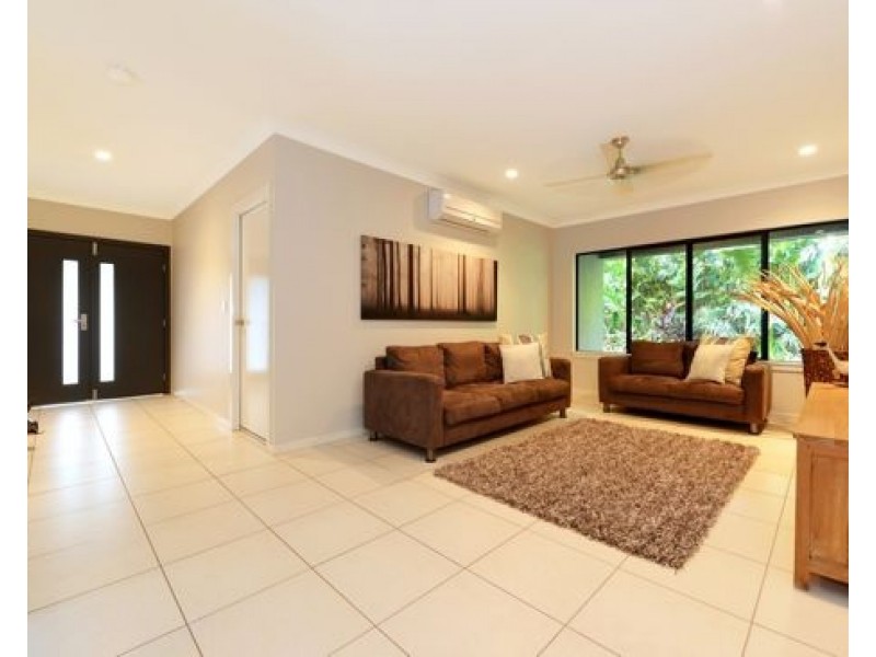 77 Leonard Street, Kewarra Beach QLD 4879