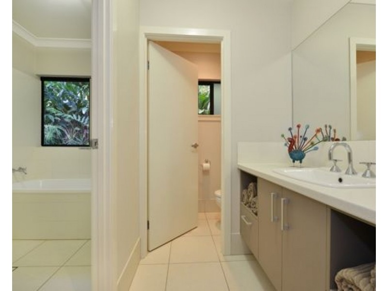 77 Leonard Street, Kewarra Beach QLD 4879