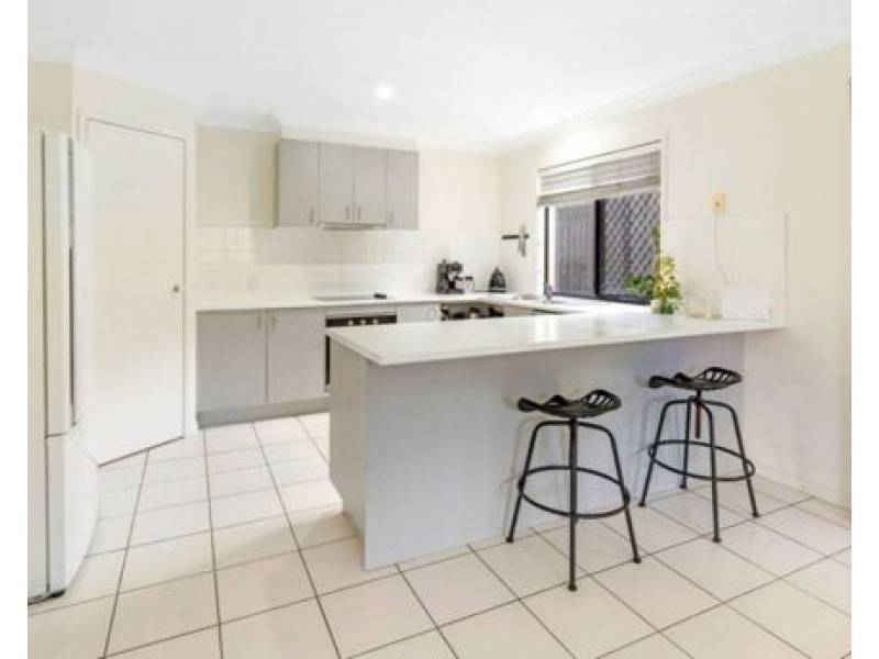 7 BEAUMONT CRES, Pacific Pines QLD 4211