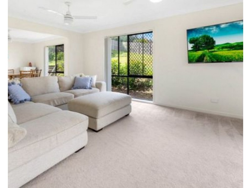 7 BEAUMONT CRES, Pacific Pines QLD 4211