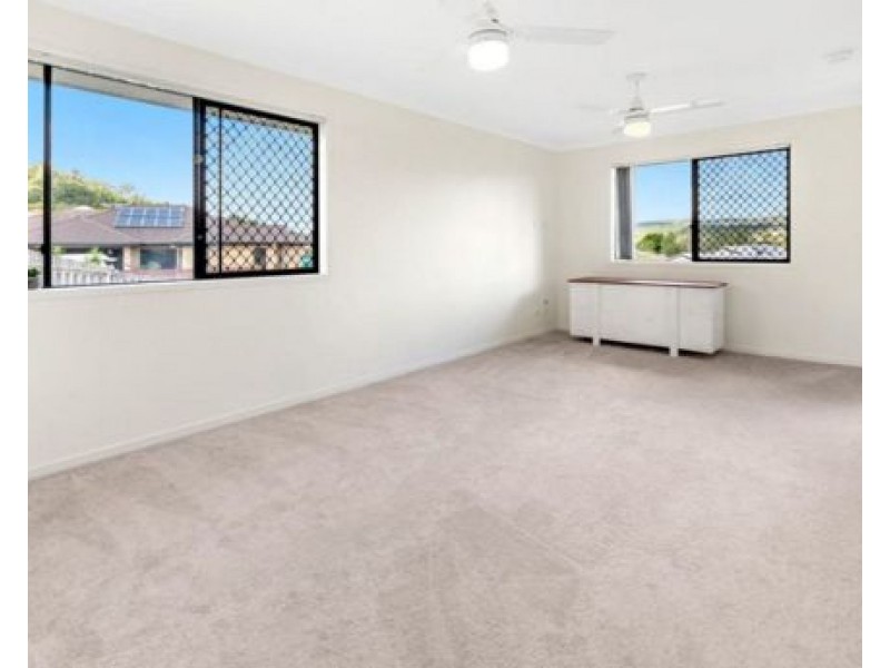 7 BEAUMONT CRES, Pacific Pines QLD 4211