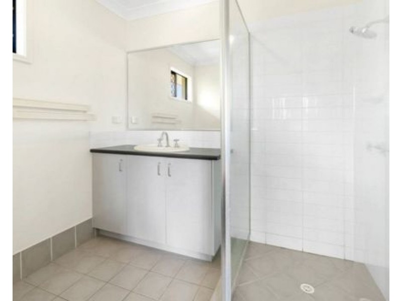 7 BEAUMONT CRES, Pacific Pines QLD 4211