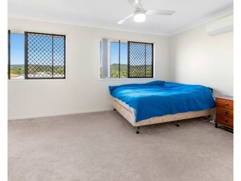 7 BEAUMONT CRES, Pacific Pines QLD 4211