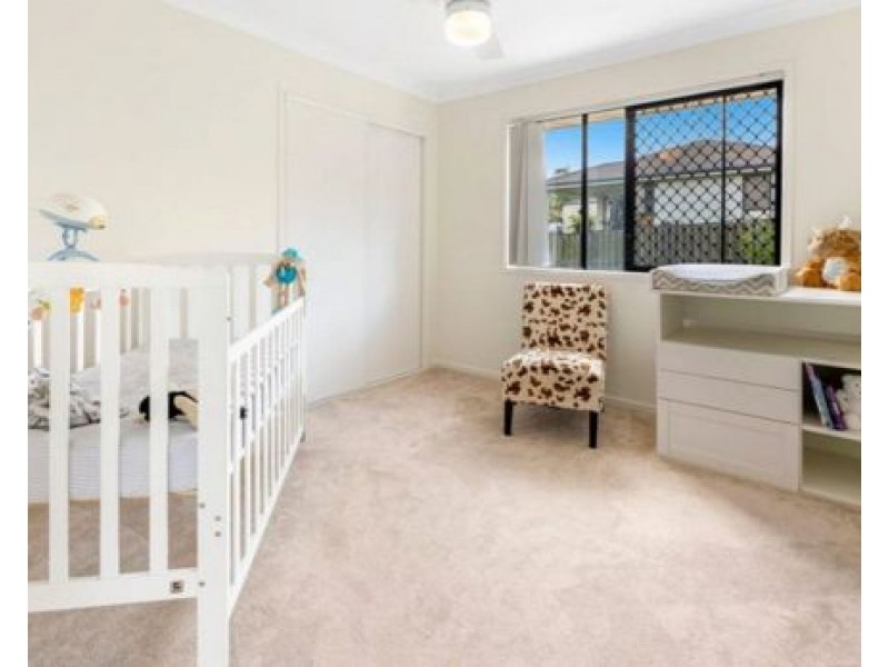 7 BEAUMONT CRES, Pacific Pines QLD 4211