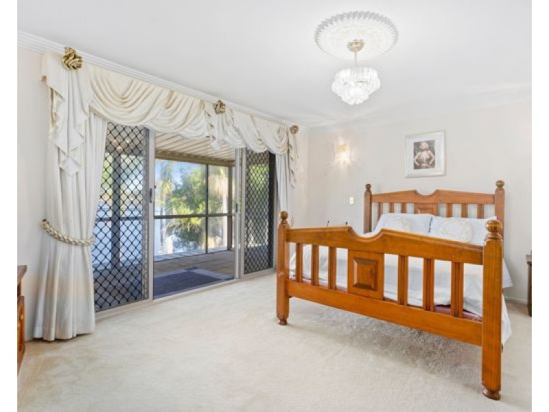 182 Port Jackson Blvd, Clear Island Waters QLD 4226