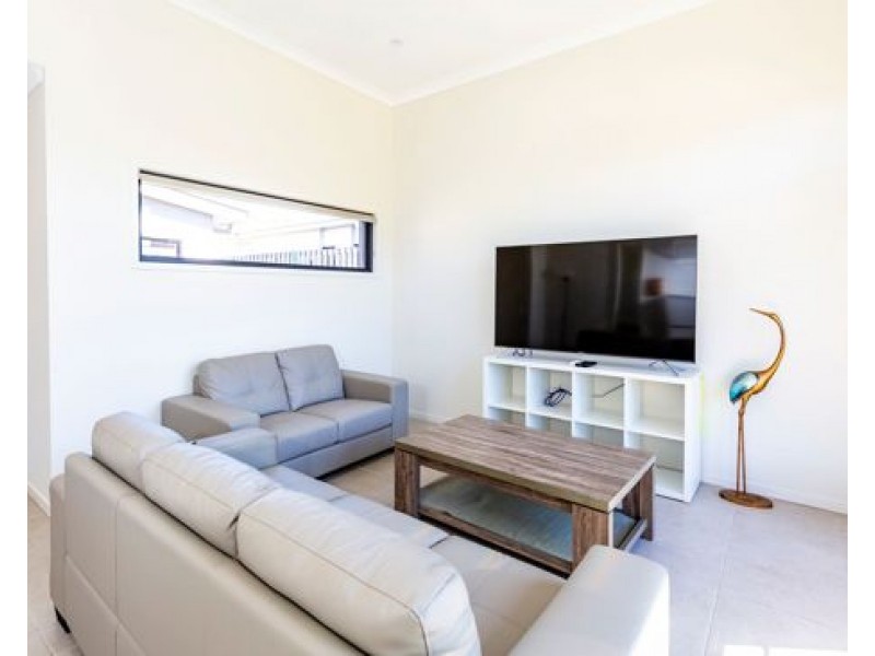 10 Rivina Cct, Coomera QLD 4209